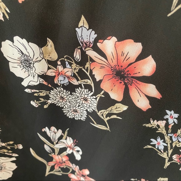 Ardene Floral Blouse Size XL - Picture 4 of 5